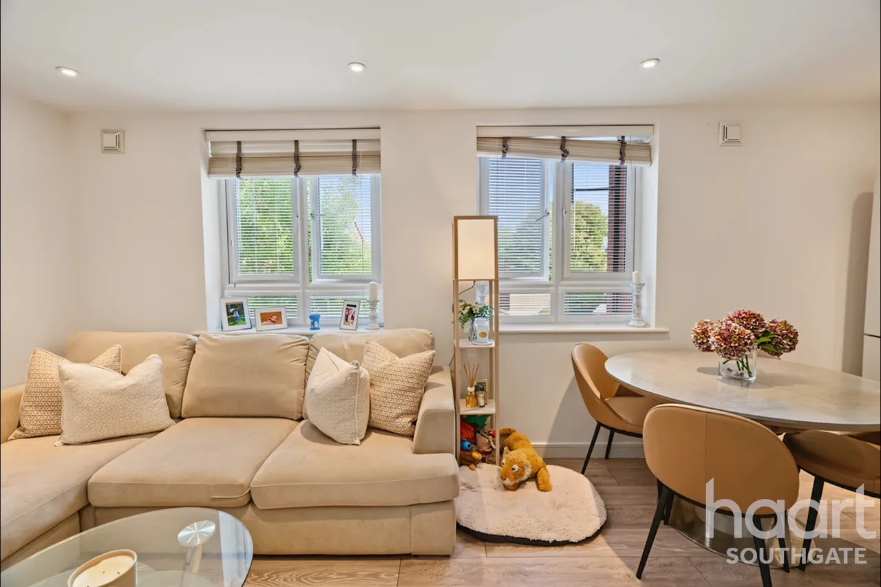 Brunswick Park Road, London, N11, photo 9