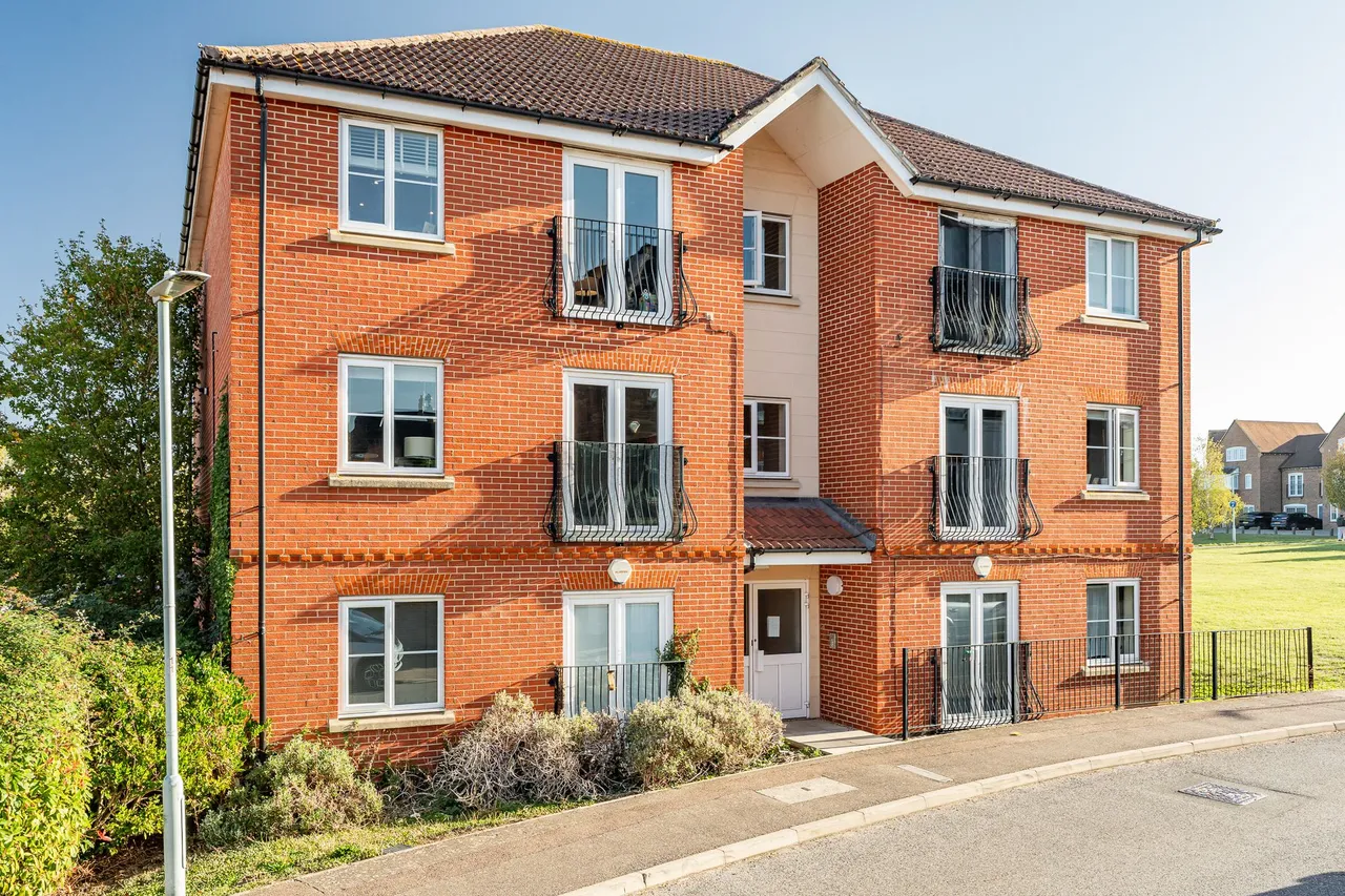 2 bed flat for sale, St. Johns Court, Ware, SG12