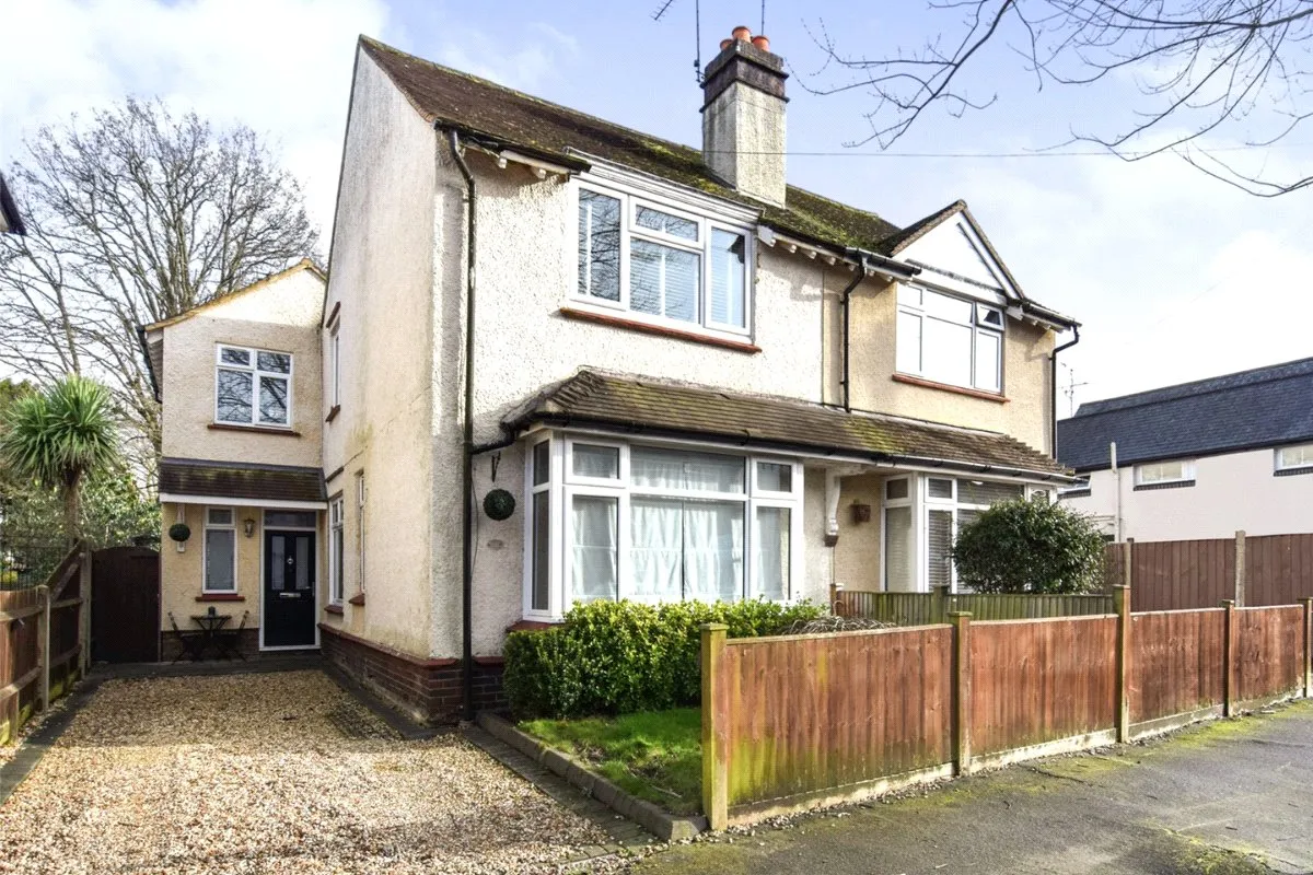 3 bed house for sale — Osborne Road, Farnborough, Hampshire, GU14 6AP