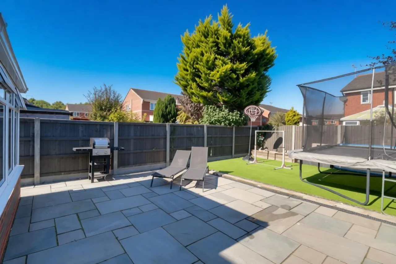 Thorn Tree Drive, Crewe, photo 22
