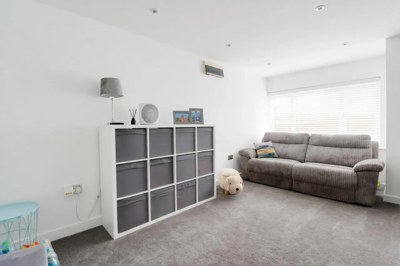 Thorn Tree Drive, Crewe, photo 9