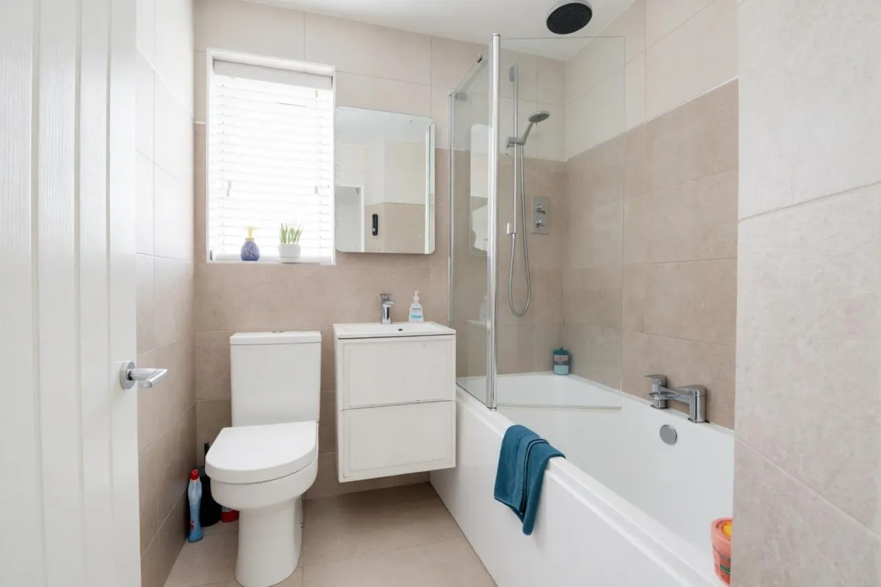 Thorn Tree Drive, Crewe, photo 18