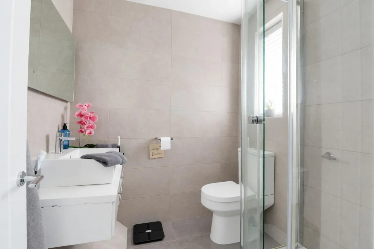 Thorn Tree Drive, Crewe, photo 13