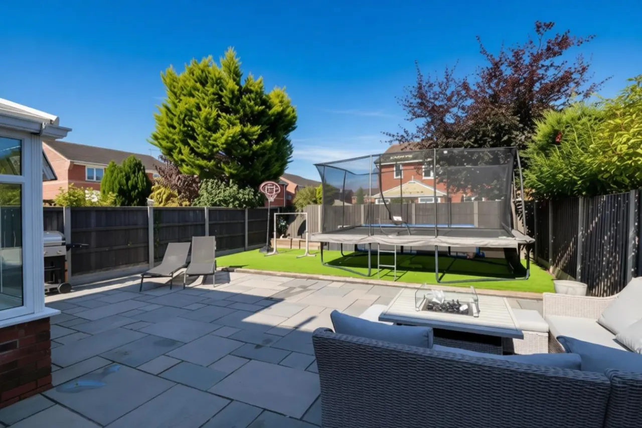 Thorn Tree Drive, Crewe, photo 4