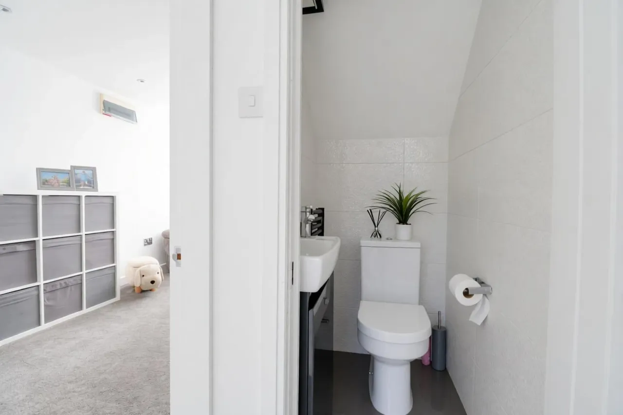 Thorn Tree Drive, Crewe, photo 10