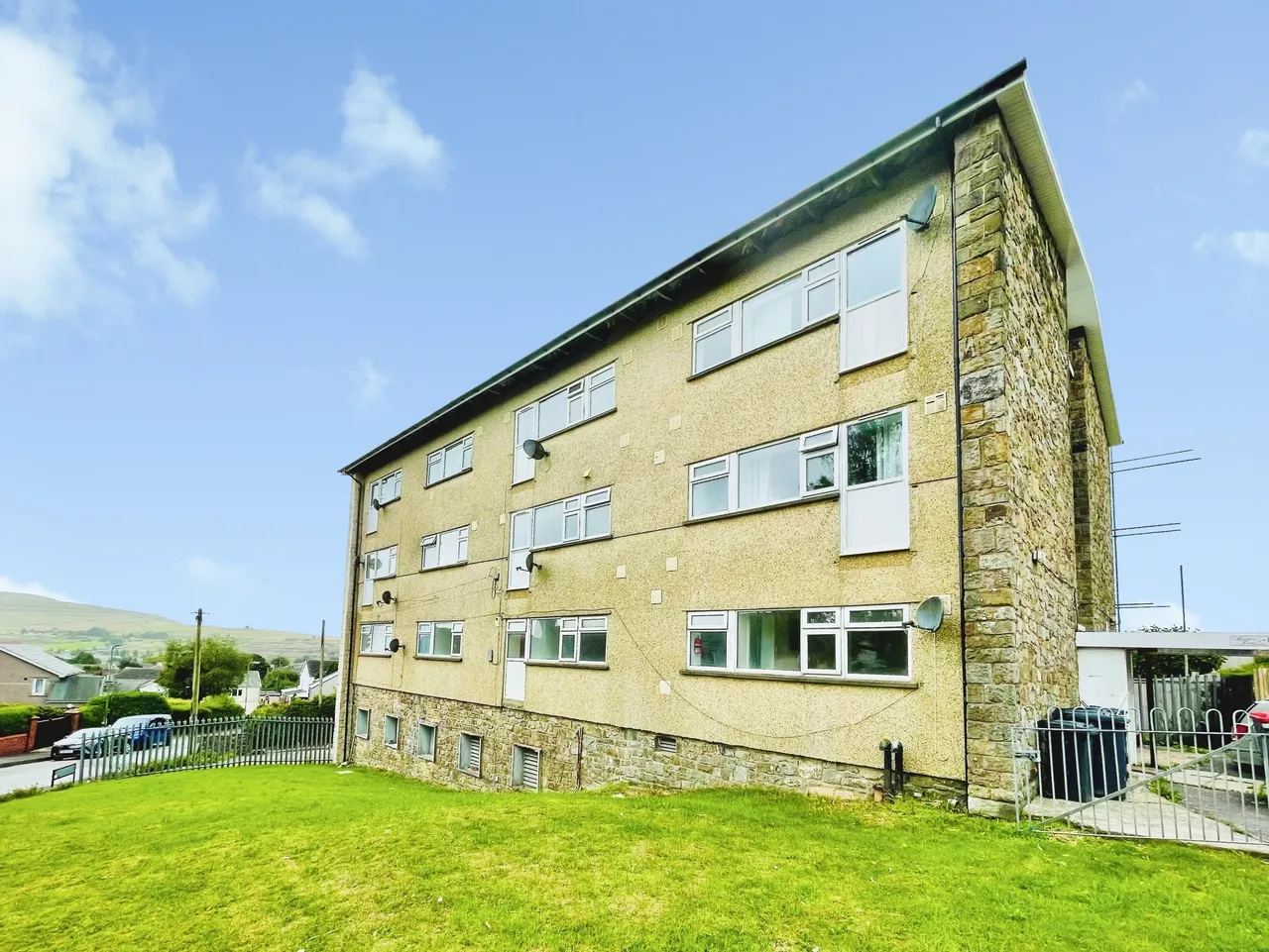 Hendre Ebbw Vale, NP23, photo 6