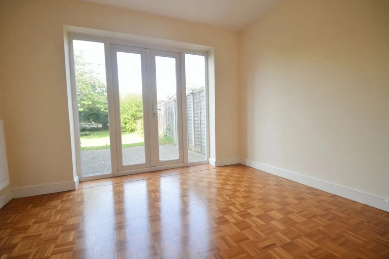 Spring Rise, Egham, photo 3