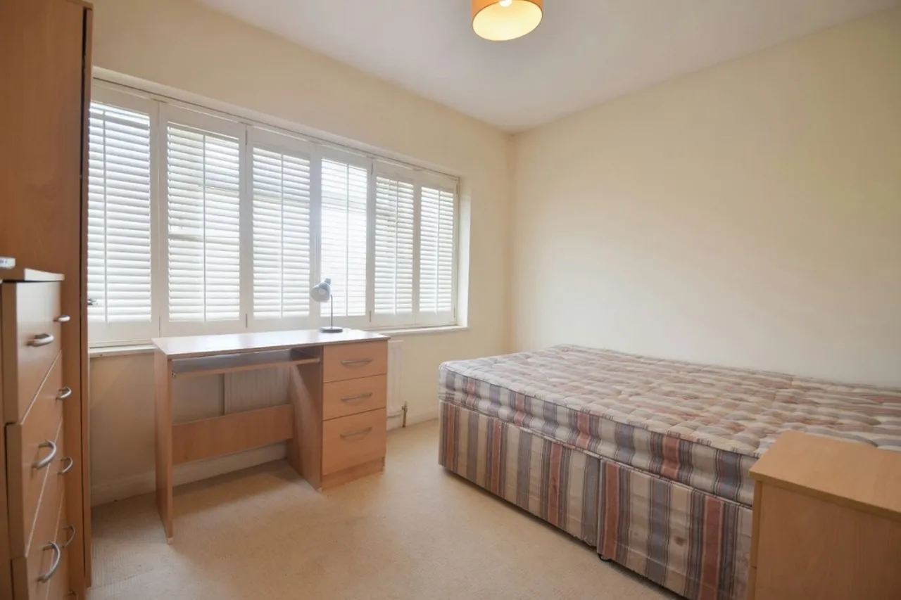 Spring Rise, Egham, photo 4