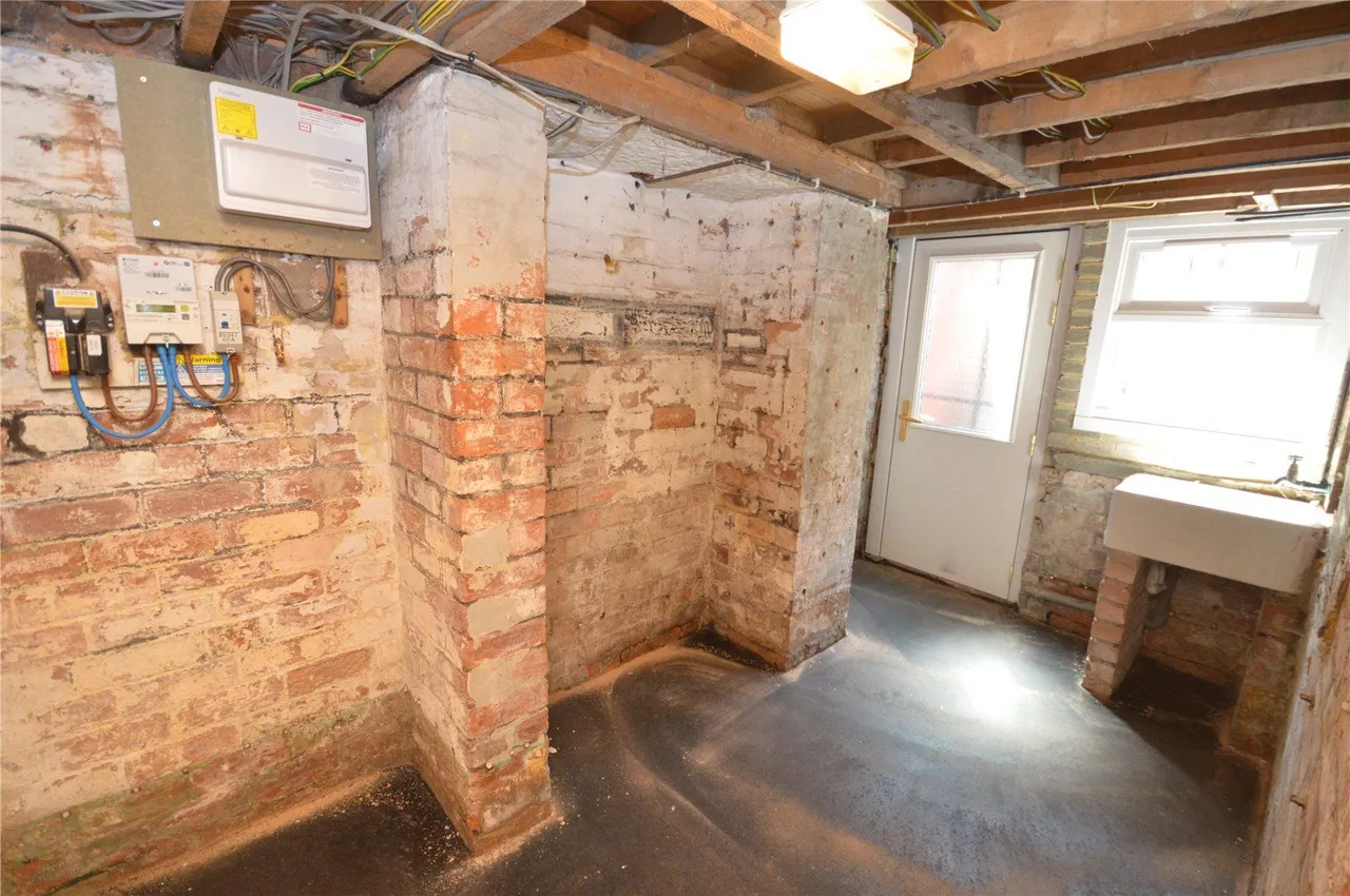Woodhouse Hill Road, Leeds, LS10, photo 11