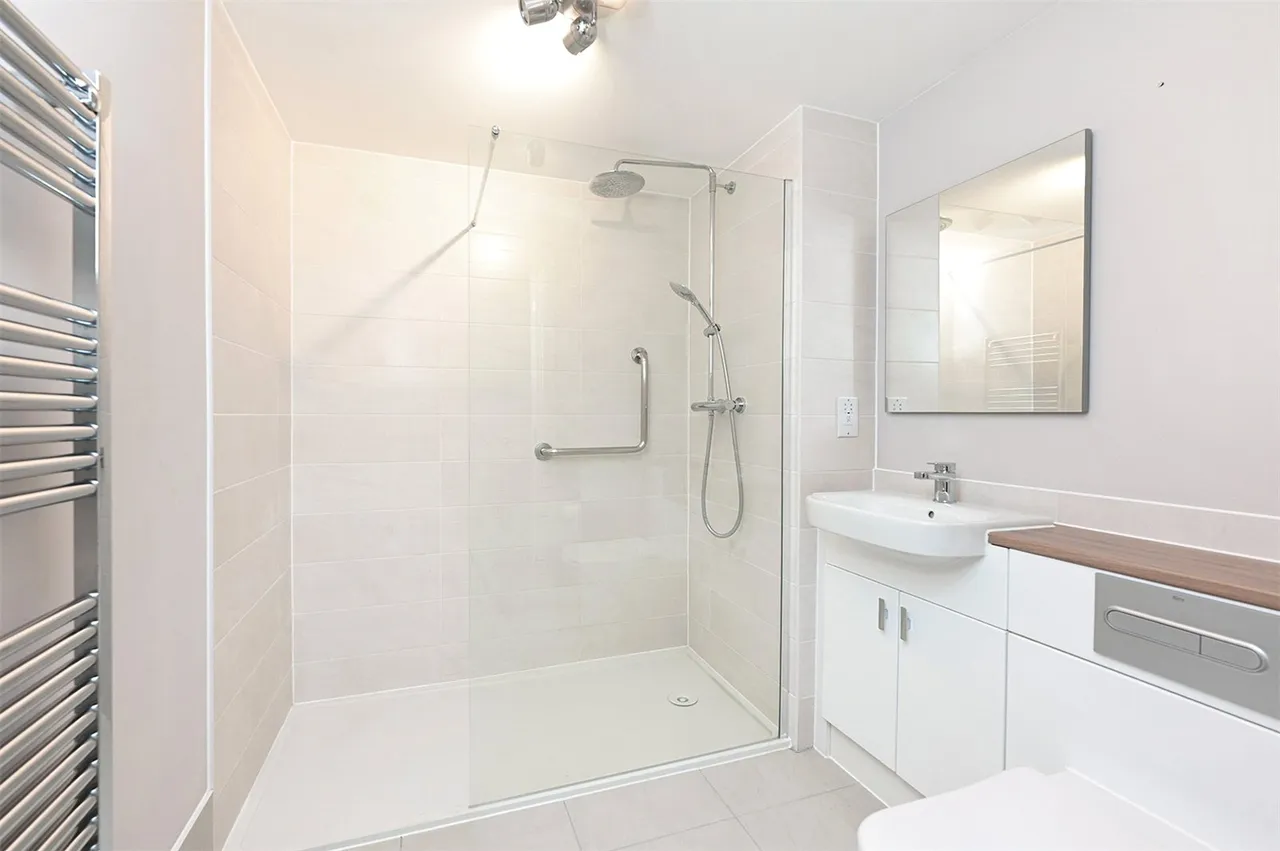 Station Road, Hook, Hampshire, RG27 9GU, photo 5