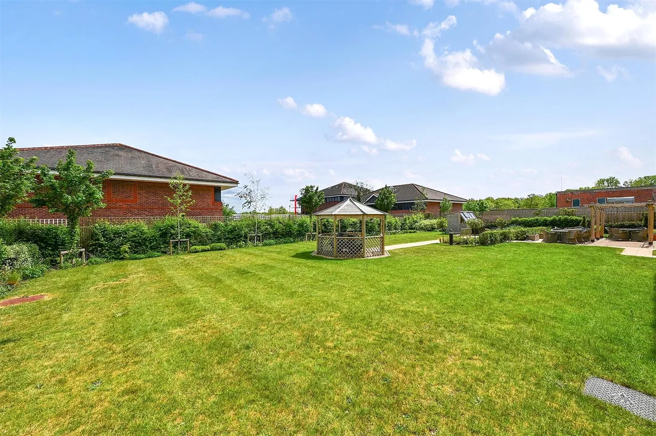 Station Road, Hook, Hampshire, RG27 9GU, photo 6