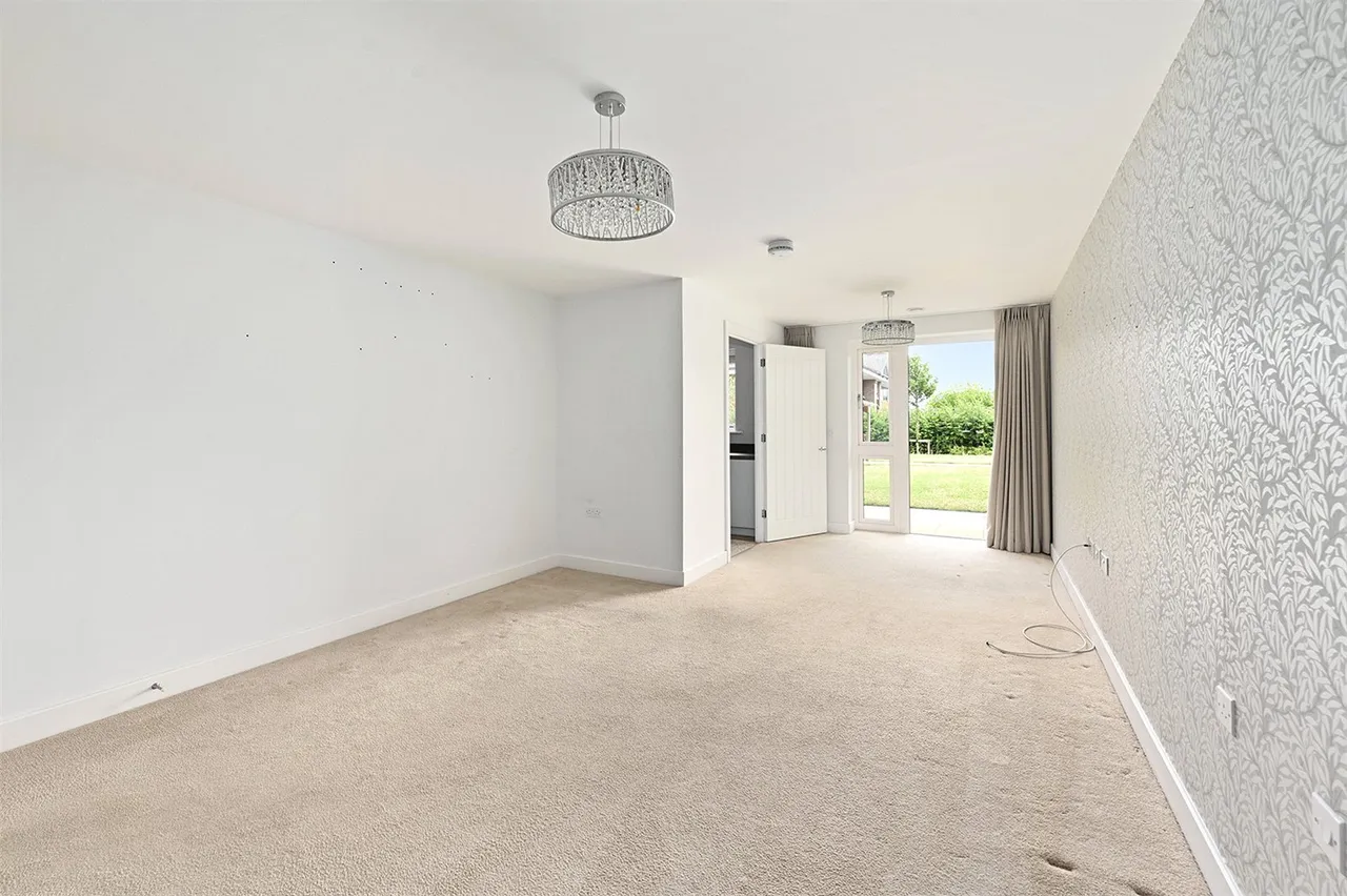 Station Road, Hook, Hampshire, RG27 9GU, photo 2