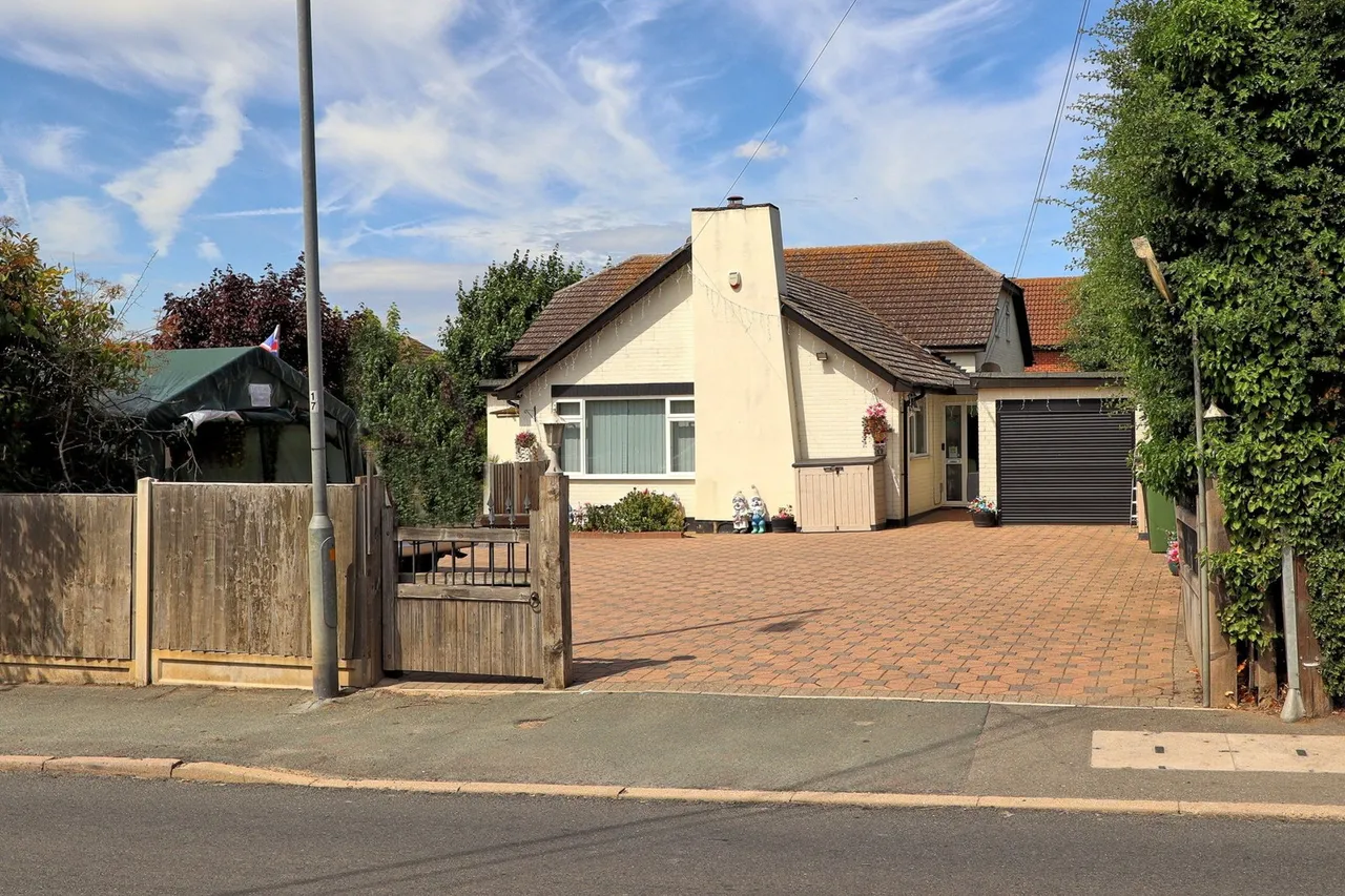 6 bed house for sale, Pantile Hill, Southminster, CM0