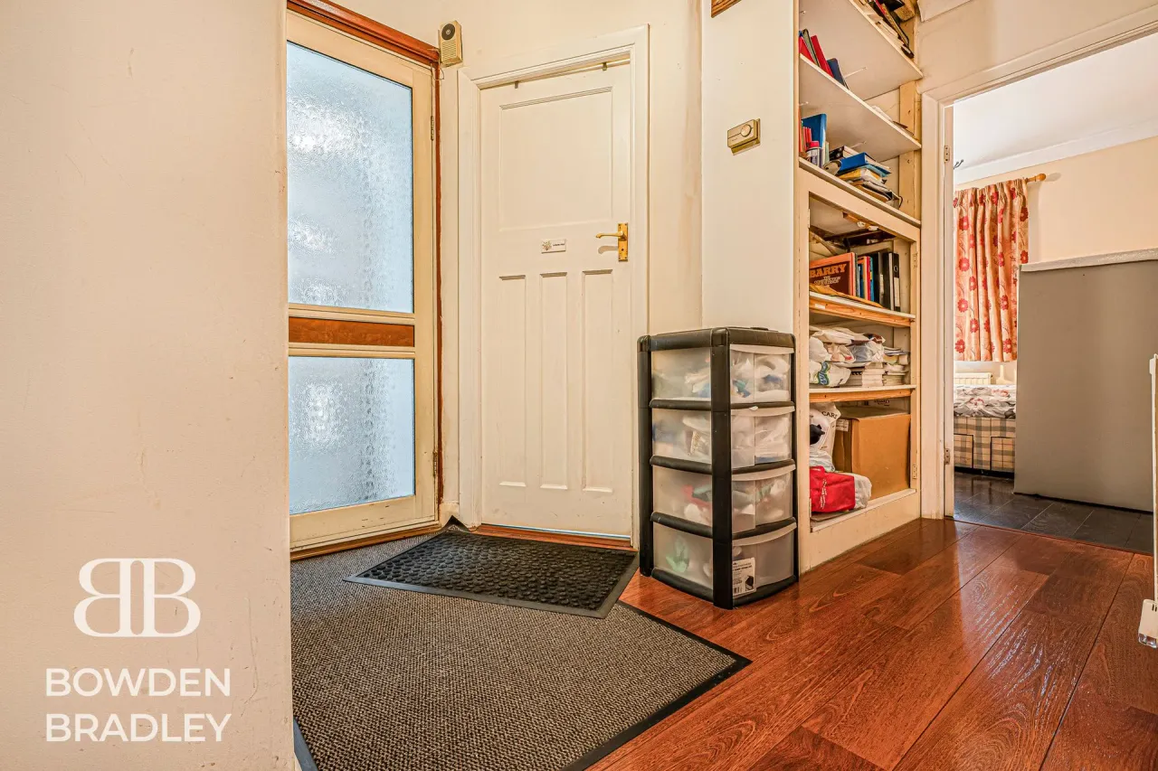 Fullwell Avenue, Clayhall, IG5, photo 17
