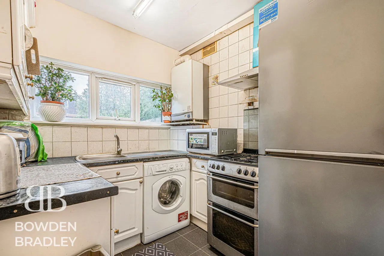 Fullwell Avenue, Clayhall, IG5, photo 16
