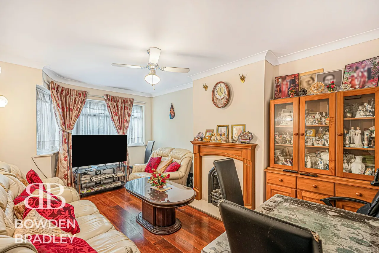 Fullwell Avenue, Clayhall, IG5, photo 14