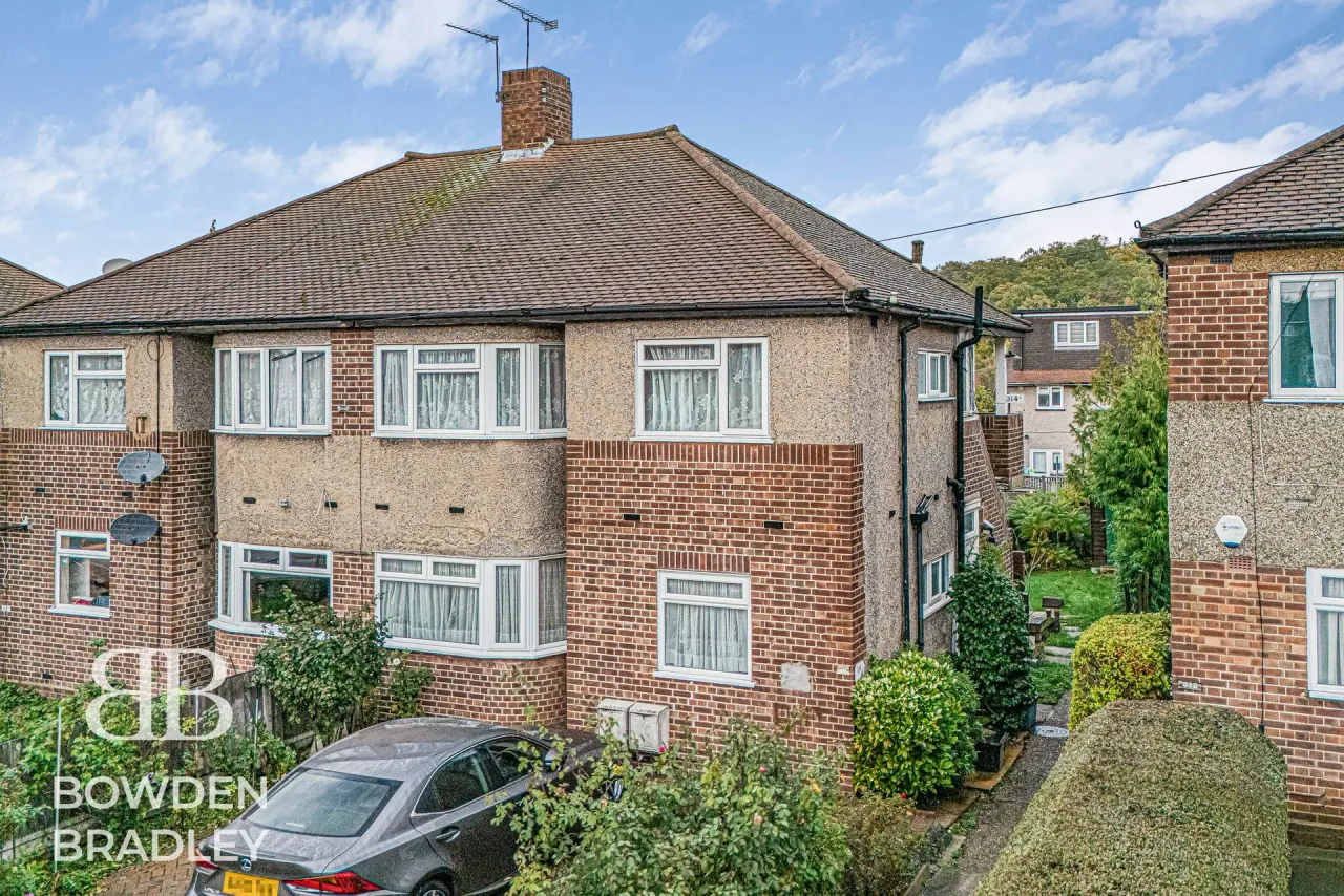 2 bed flat for sale, Fullwell Avenue, Clayhall, IG5