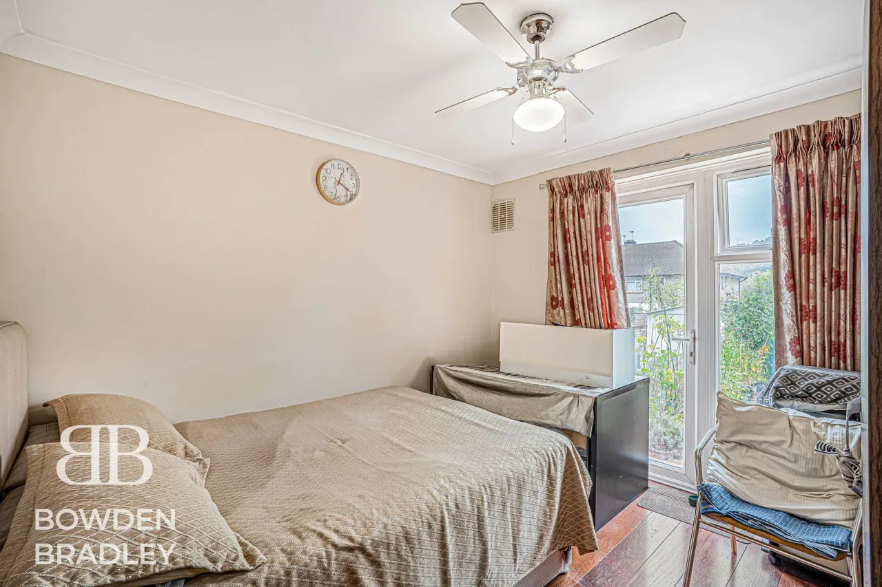 Fullwell Avenue, Clayhall, IG5, photo 18