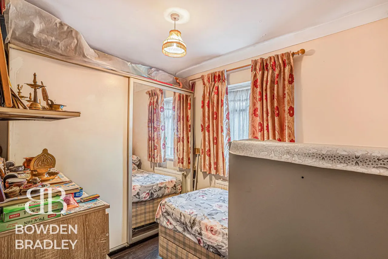 Fullwell Avenue, Clayhall, IG5, photo 20