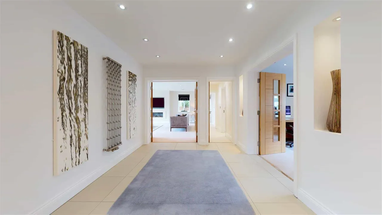 Eleven Acre Rise, Loughton, photo 3