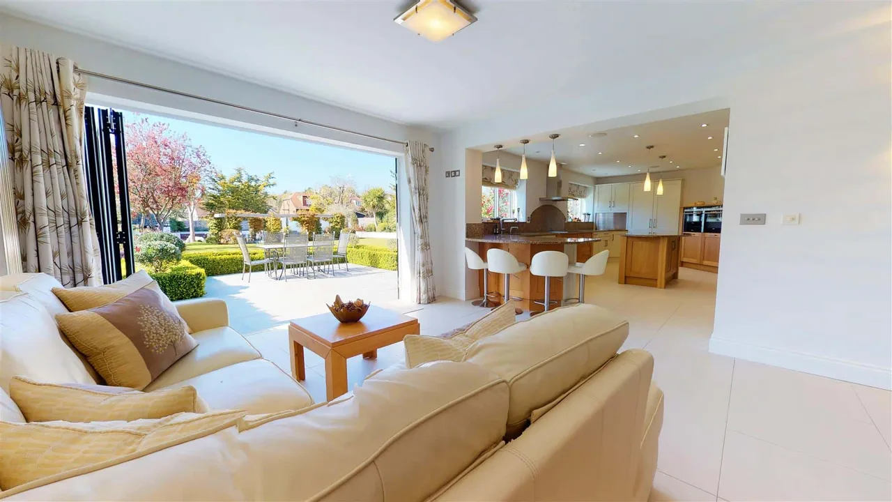 Eleven Acre Rise, Loughton, photo 7