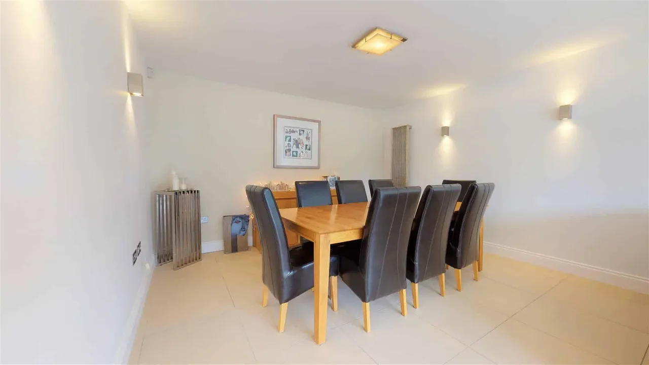 Eleven Acre Rise, Loughton, photo 9