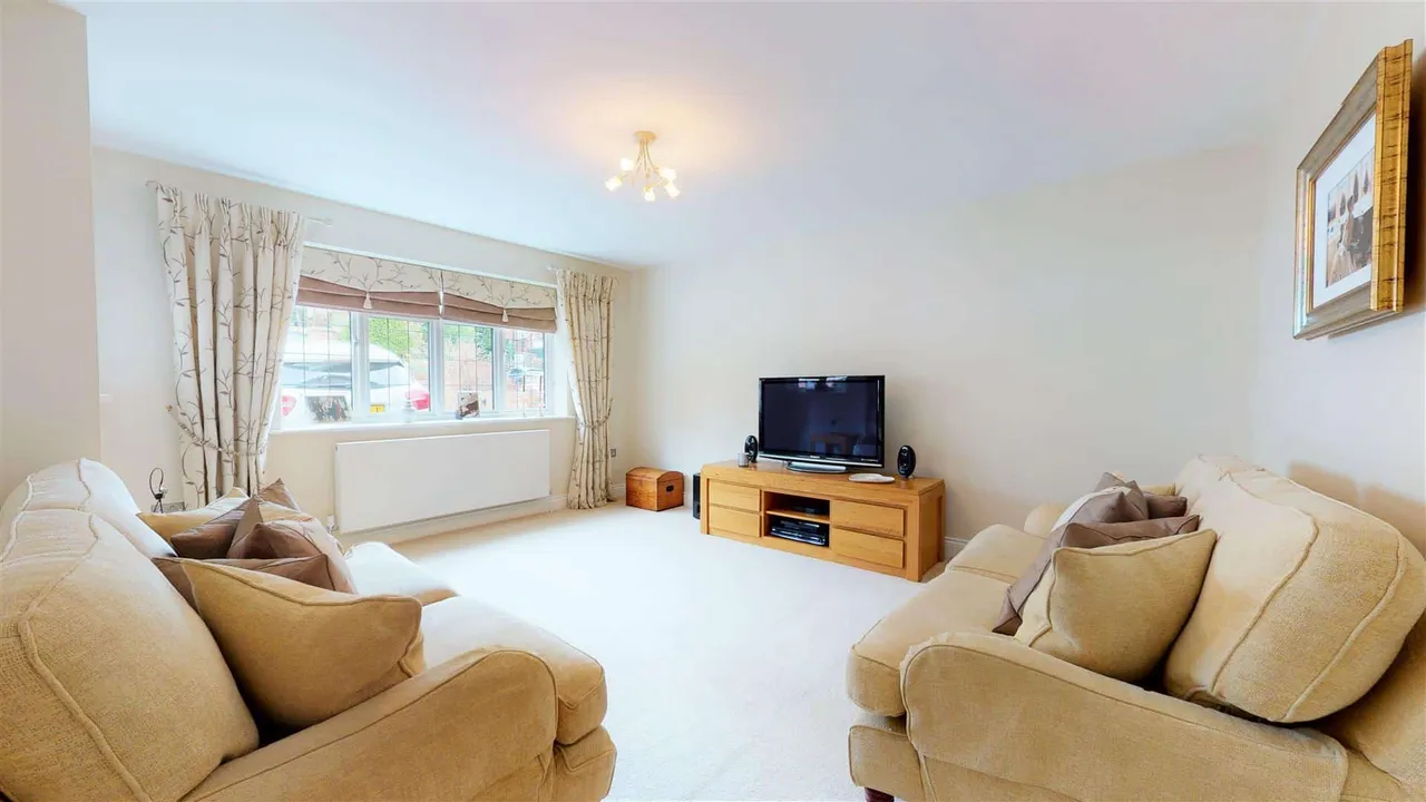 Eleven Acre Rise, Loughton, photo 4