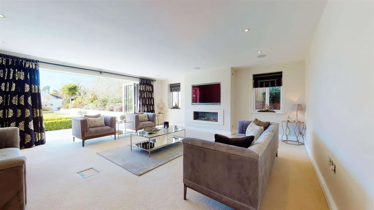 Eleven Acre Rise, Loughton, photo 10