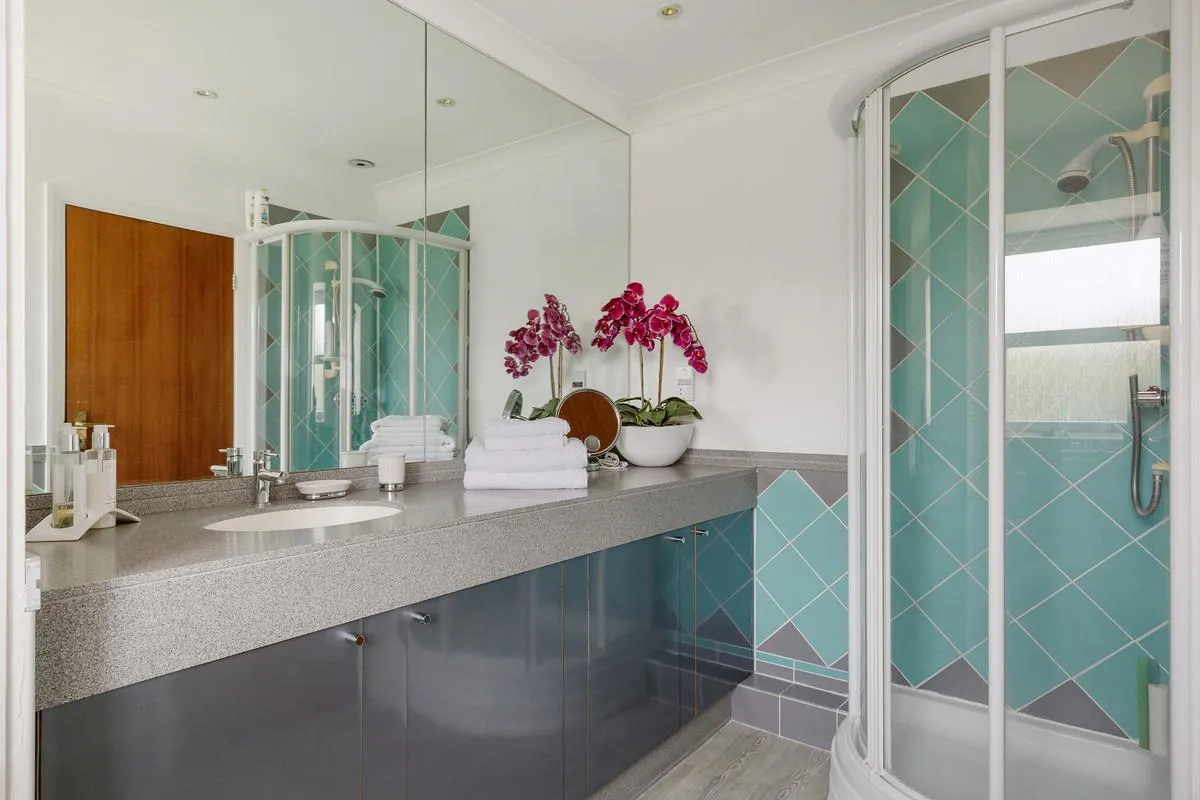Broomfield, Sunbury-On-Thames, TW16, photo 19