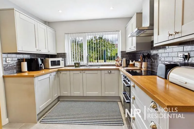 Bolton Road, Chessington, KT9, photo 6
