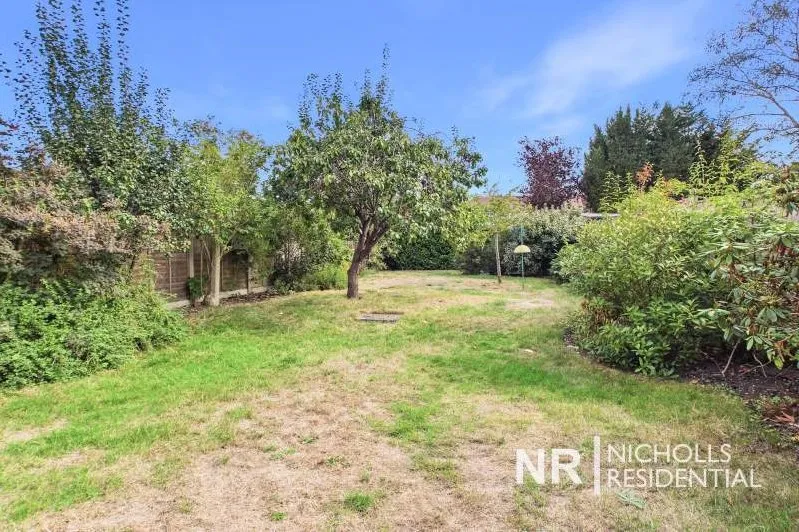 Bolton Road, Chessington, KT9, photo 2