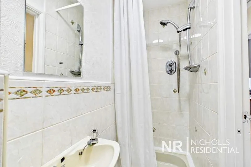 Bolton Road, Chessington, KT9, photo 22