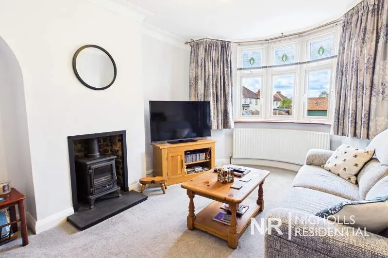 Bolton Road, Chessington, KT9, photo 3