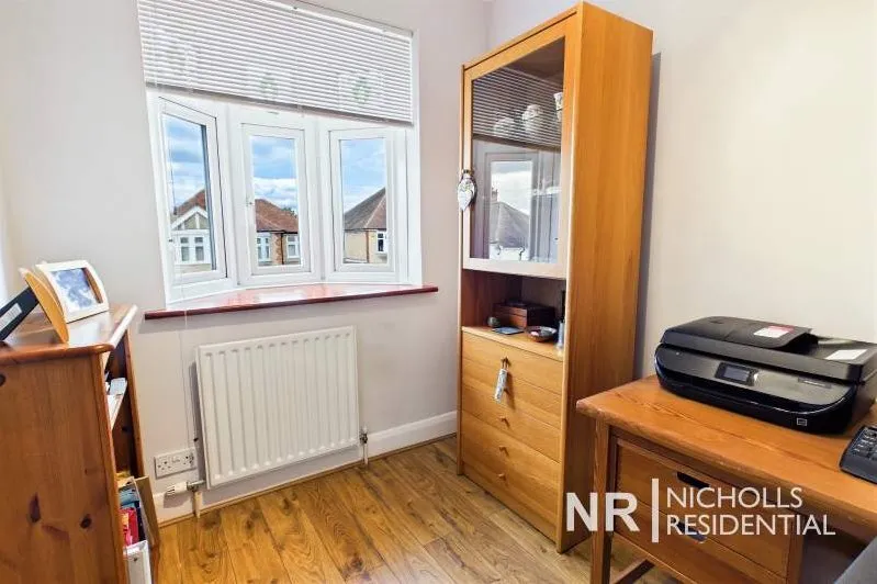 Bolton Road, Chessington, KT9, photo 16