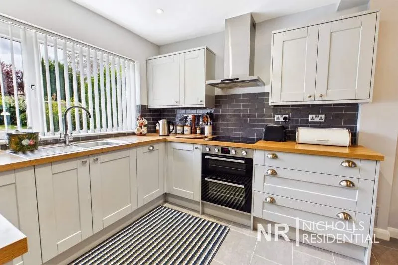 Bolton Road, Chessington, KT9, photo 7