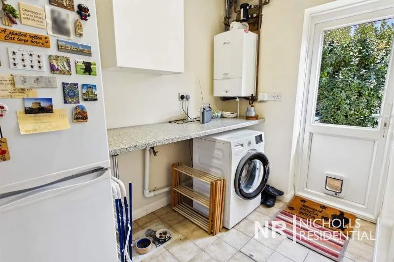Bolton Road, Chessington, KT9, photo 12