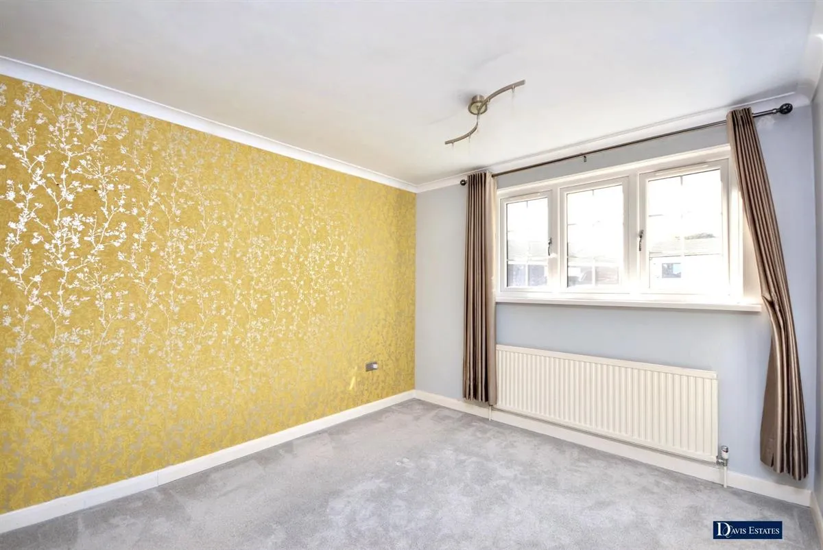 Brentwood Road, Gidea Park, RM2, photo 13
