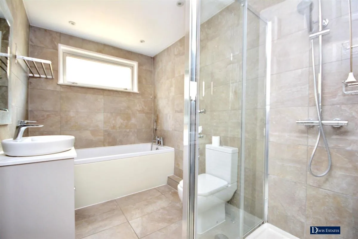 Brentwood Road, Gidea Park, RM2, photo 16