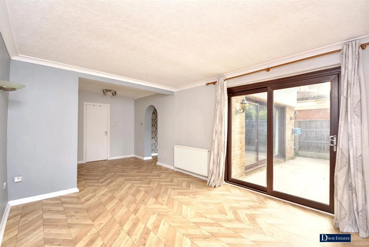 Brentwood Road, Gidea Park, RM2, photo 5