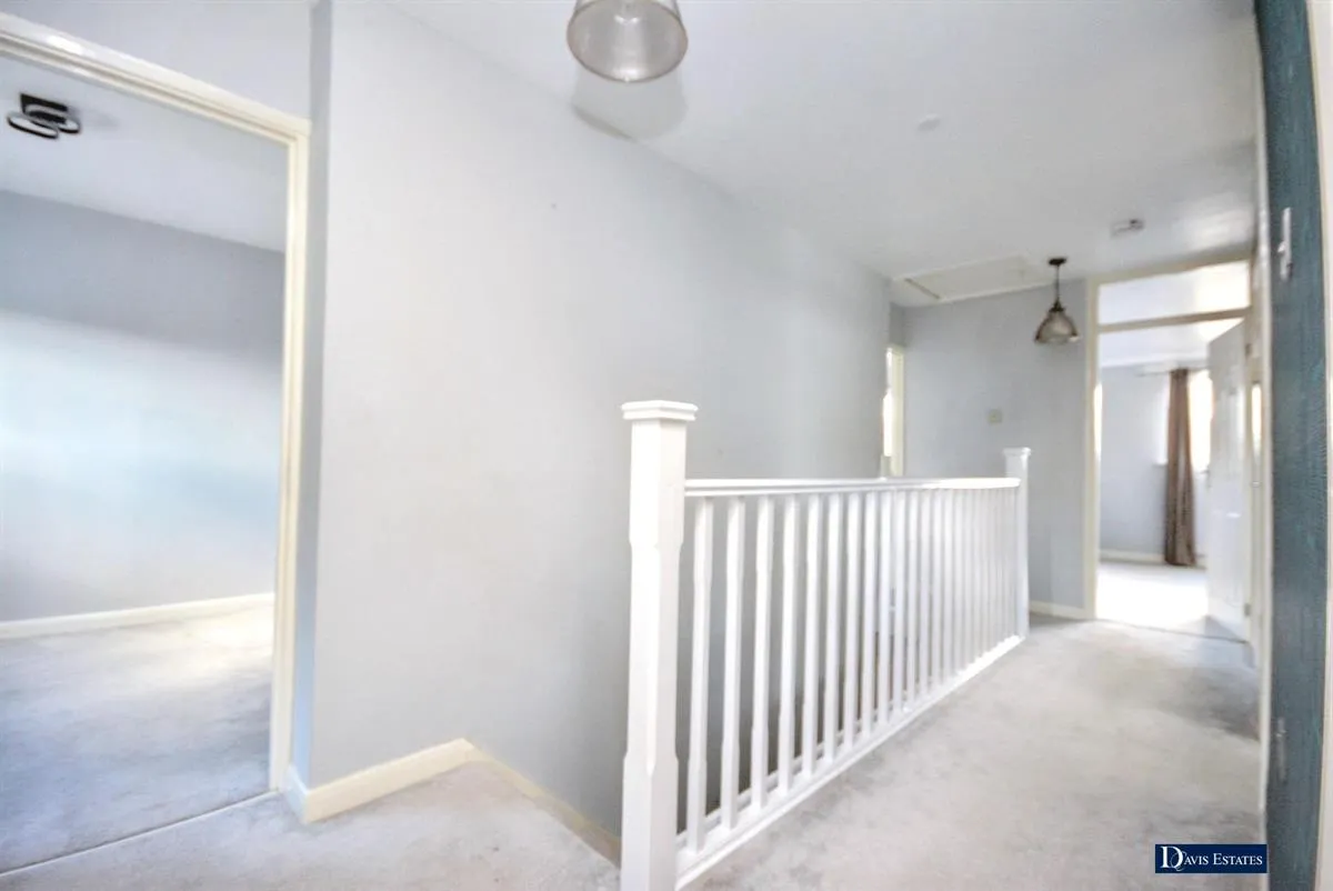 Brentwood Road, Gidea Park, RM2, photo 10