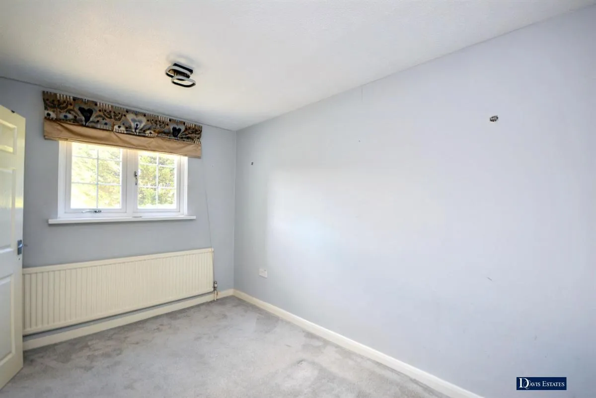 Brentwood Road, Gidea Park, RM2, photo 15