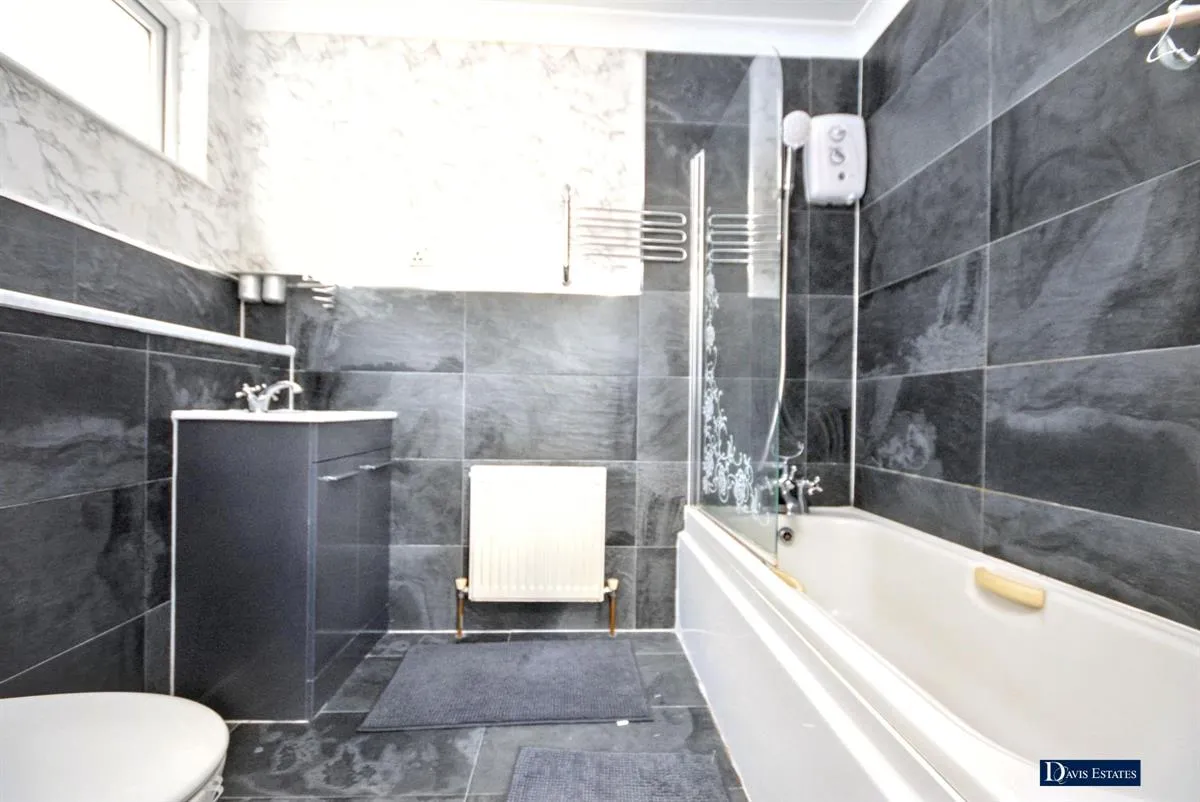 Brentwood Road, Gidea Park, RM2, photo 12