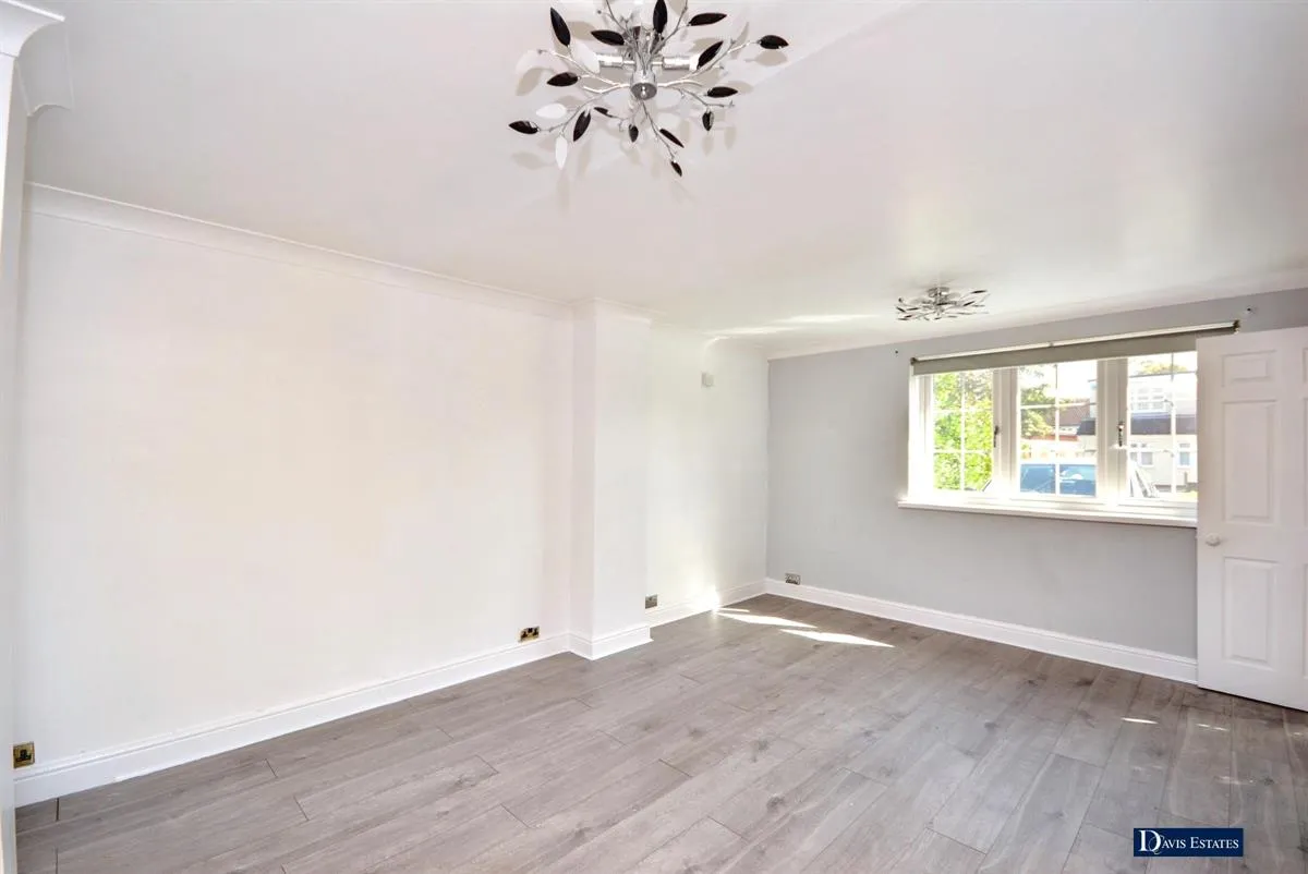 Brentwood Road, Gidea Park, RM2, photo 7