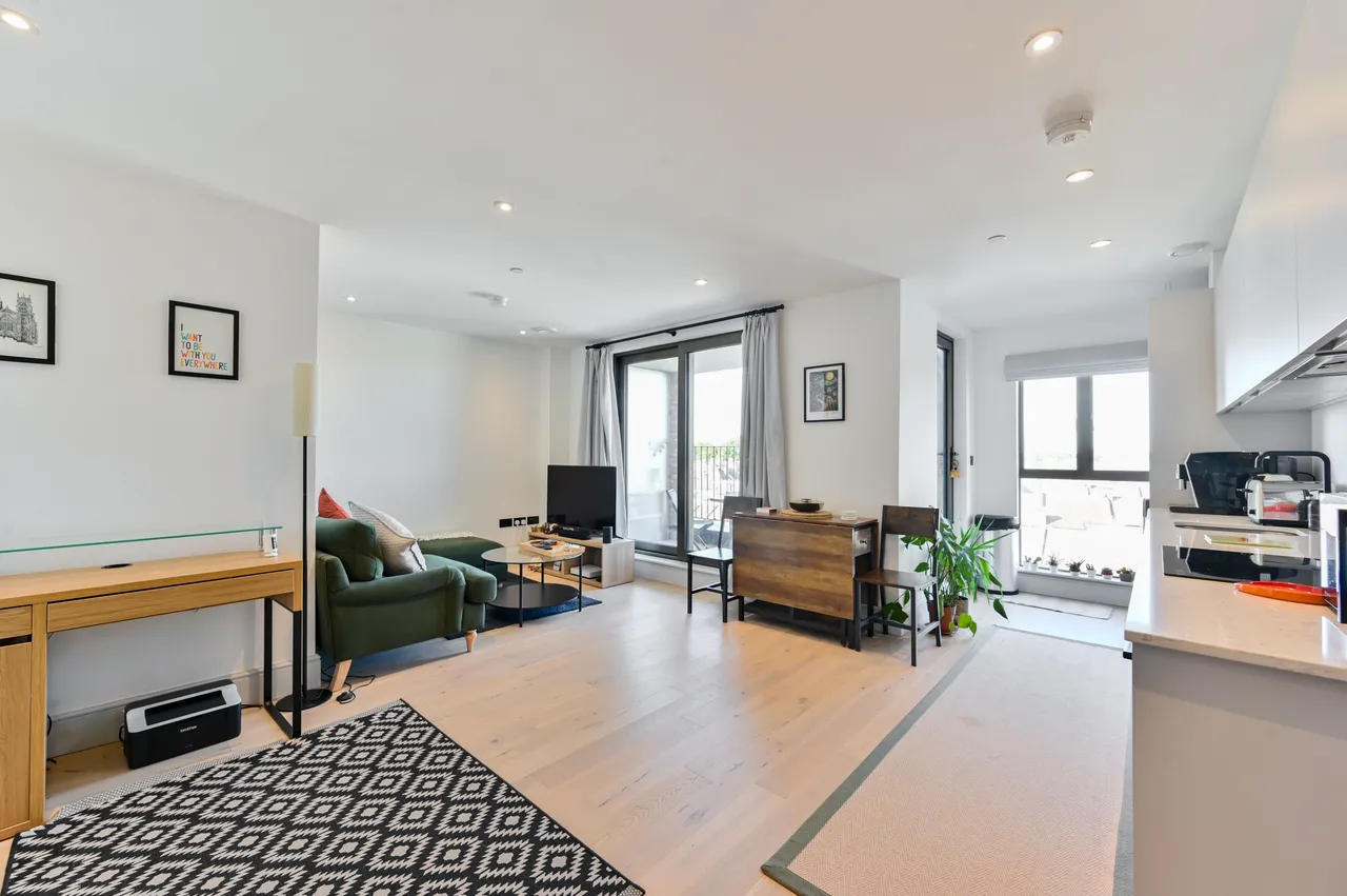 Colliers Wood, SW19, photo 2
