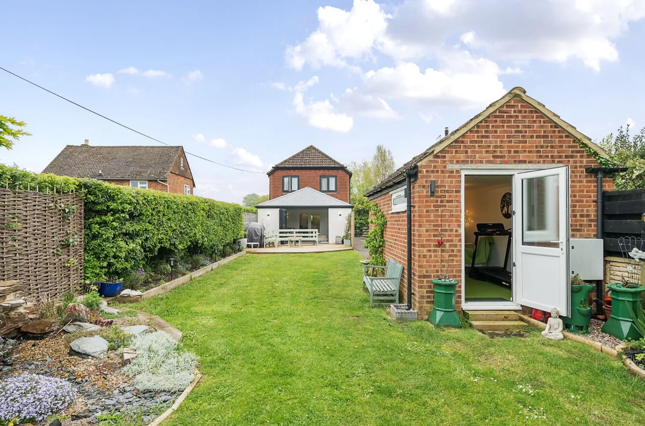 Bailes Lane, Normandy, Surrey, GU3 2AX, photo 24
