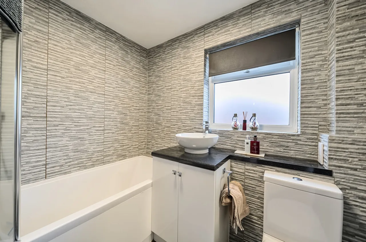 Bailes Lane, Normandy, Surrey, GU3 2AX, photo 17