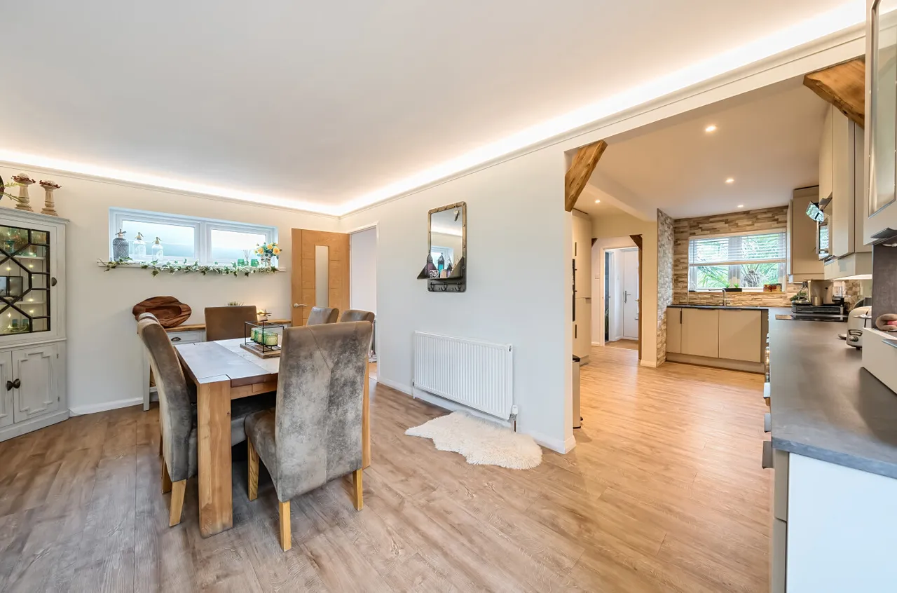 Bailes Lane, Normandy, Surrey, GU3 2AX, photo 5