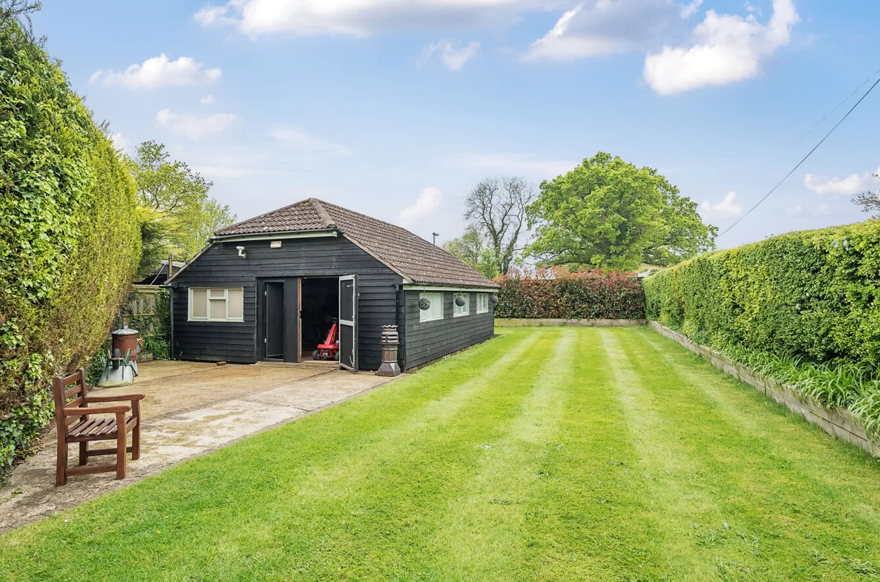 Bailes Lane, Normandy, Surrey, GU3 2AX, photo 6