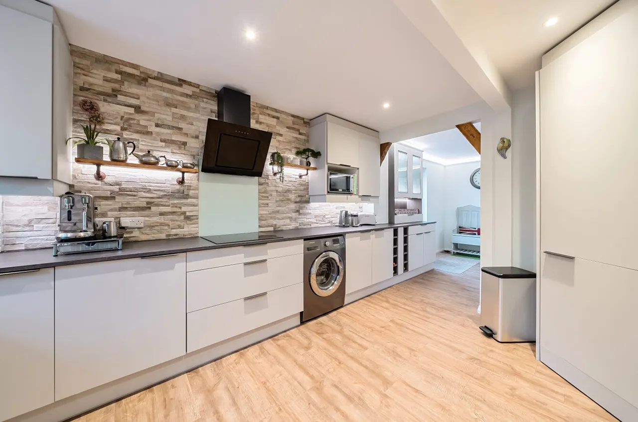 Bailes Lane, Normandy, Surrey, GU3 2AX, photo 4