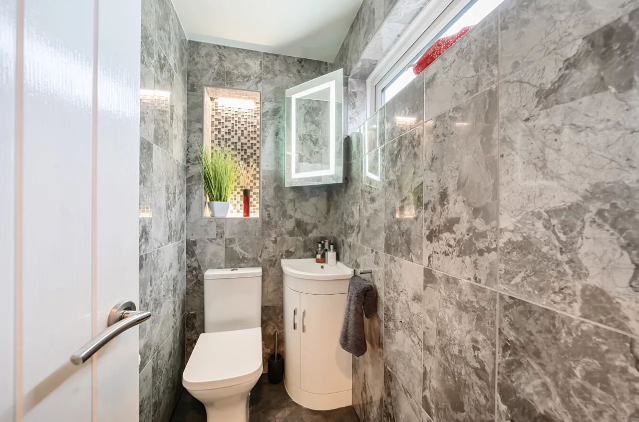 Bailes Lane, Normandy, Surrey, GU3 2AX, photo 15
